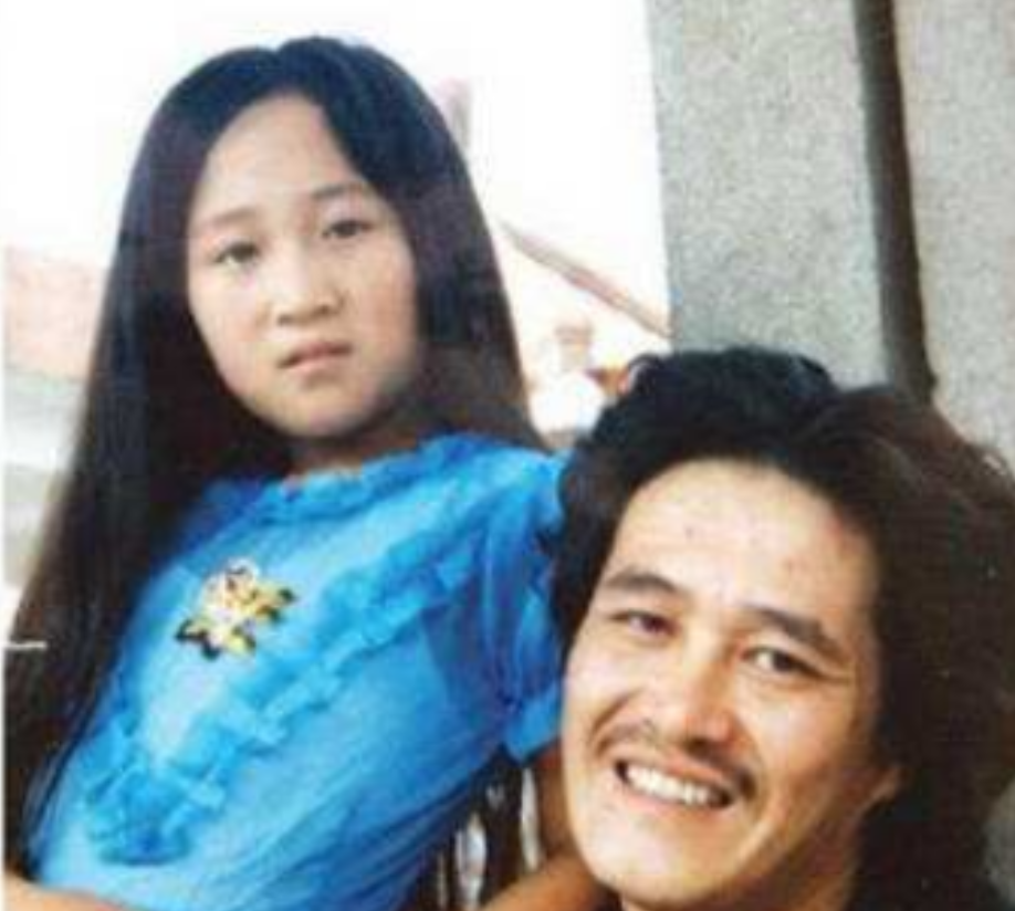 同是赵本山的种，把前妻女儿和后妻女儿一对比，差距一目了然