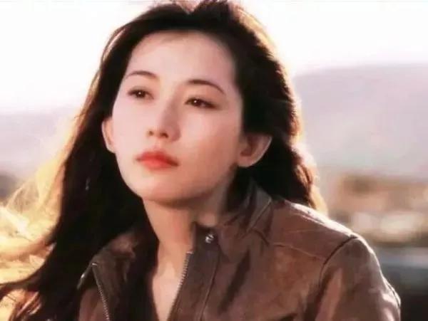 “宅男女神”林志玲的汹涌斩男记：富豪、顶流、太子爷…日本舞者