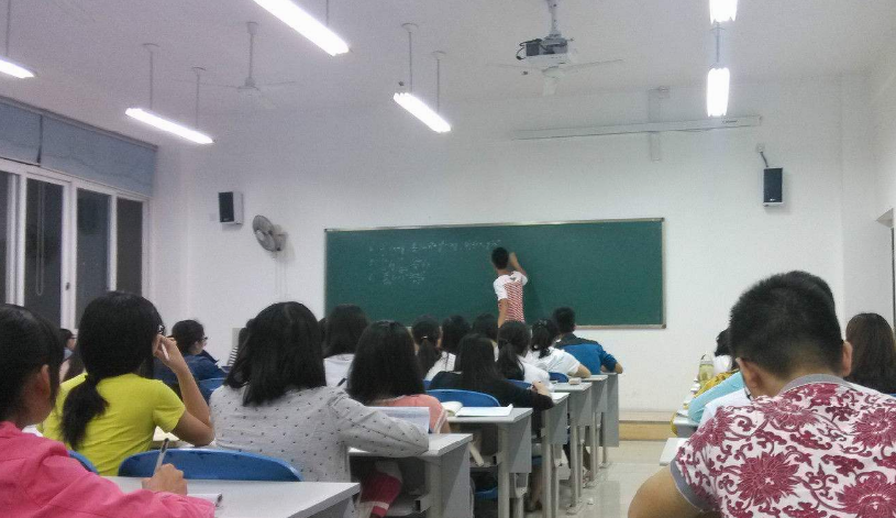 上海985副教授晒年薪，公积金堪比打工人月薪，现实就是这么残酷