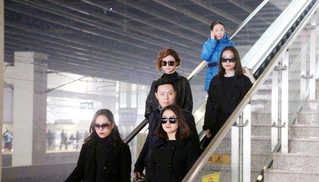 美女保镖吸引29万粉丝，年薪36万，富商老板一次小费超一个月工资