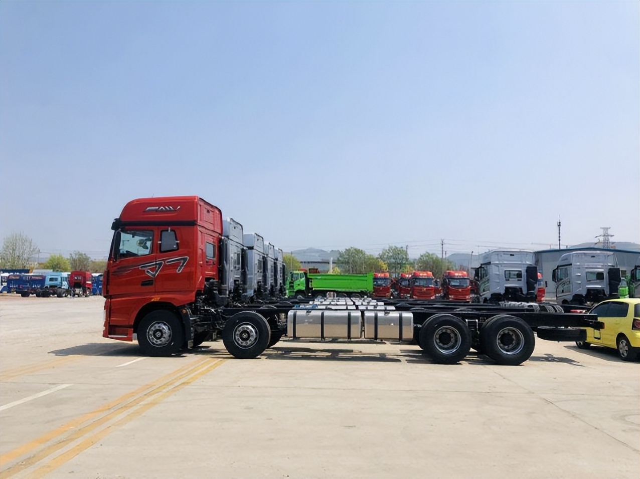 拉绿通就买一汽解放j7 8*4载货车!560马力 2600牛米 还能一键启动