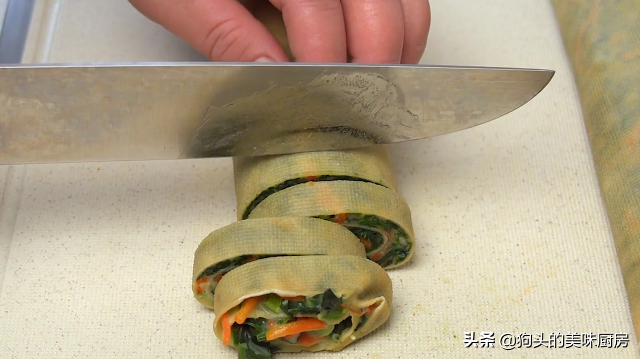 孩子不吃菠菜的试试这菜卷，3种食材一起，营养美味，不加肉也香