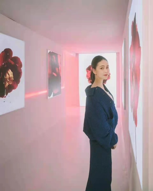 周杰伦真享天伦之乐！儿女在旁边真温馨，昆凌三胎后穿搭风格大变