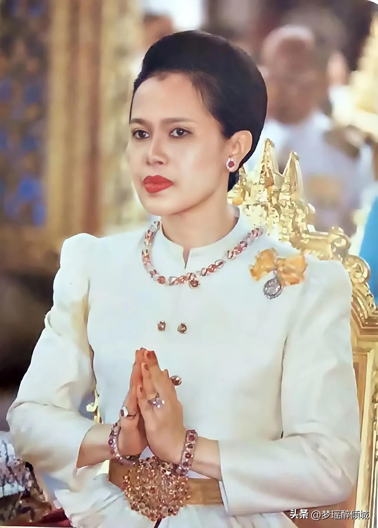 泰国王室的鸽子血闪耀生辉,佩戴红宝石的宫廷美人惊艳时光-热门资讯