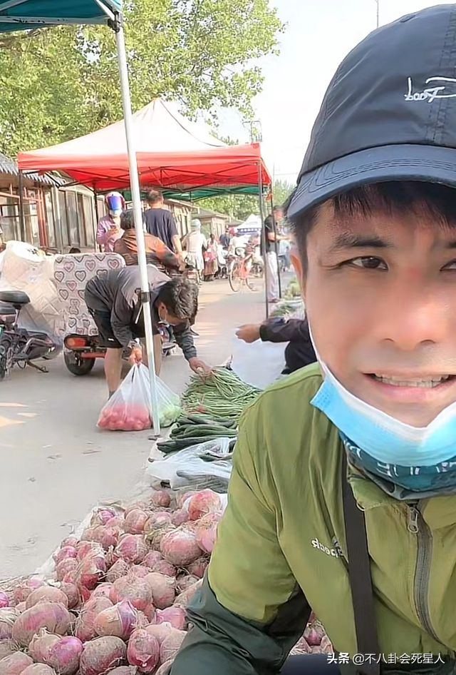 8位红极一时的草根明星现状，摆摊卖菜，住桥洞，红了11年