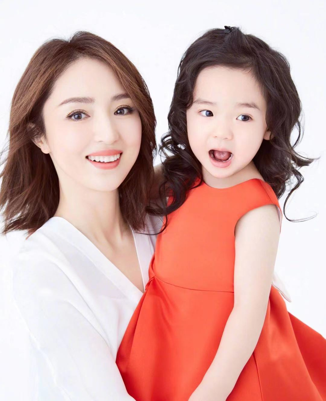 董璇：原来爱情甜蜜，无奈劳燕分飞！不回望，现在新恋情正酣