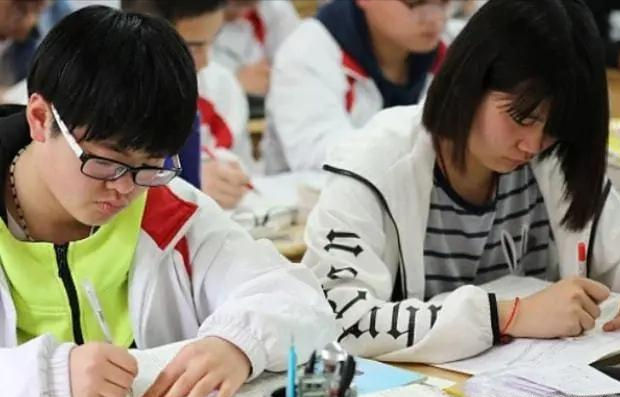 高三学生，期末考试成绩413分，今年有望考上大学吗？