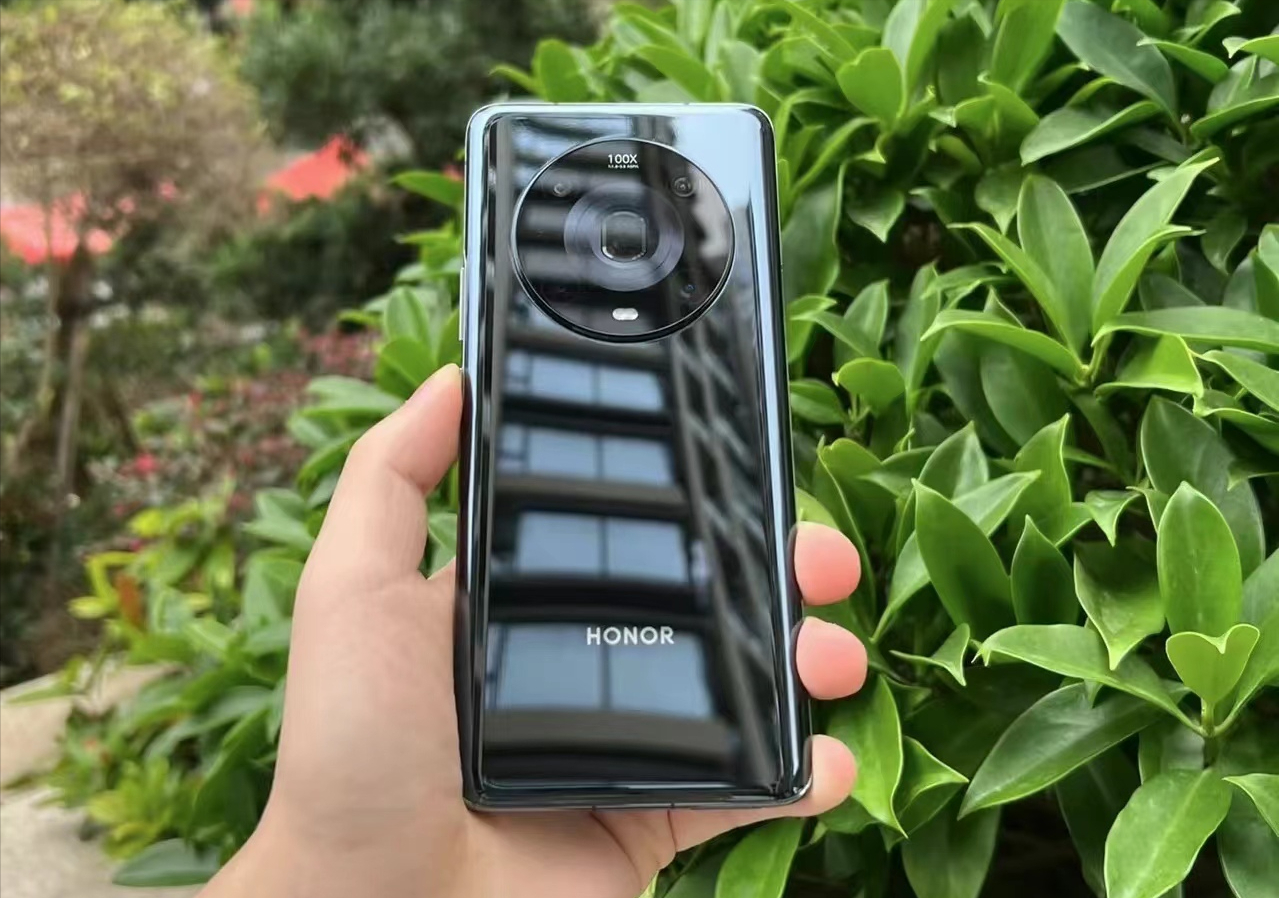 3,荣耀magic4 pro:华为mate40 pro的平替,均衡的顶级旗舰