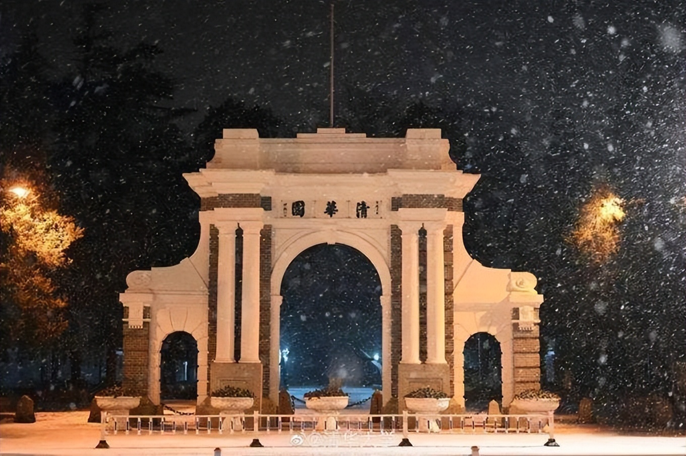 “985大学”变“857现场”？清华操场学霸蹦迪，压力给到隔壁北大