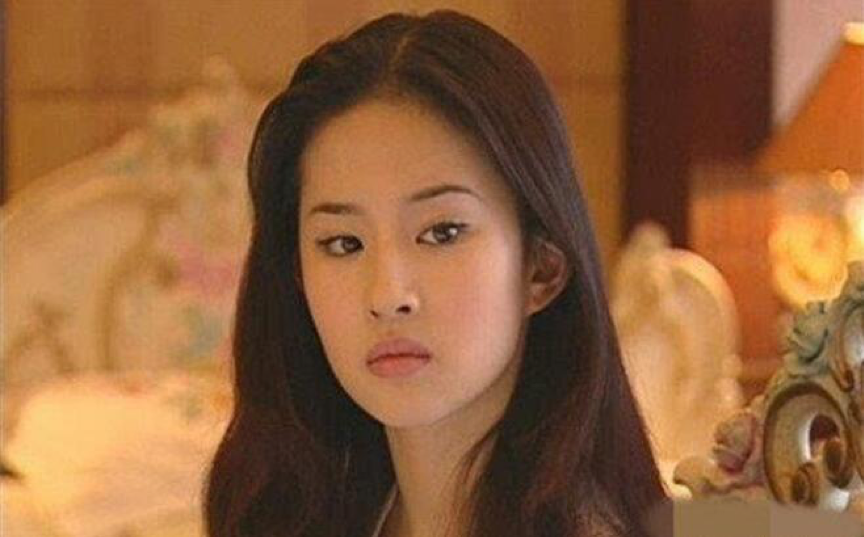 女明星十几岁的“少女之美”，干净清淡、浑然天成，我出不去了
