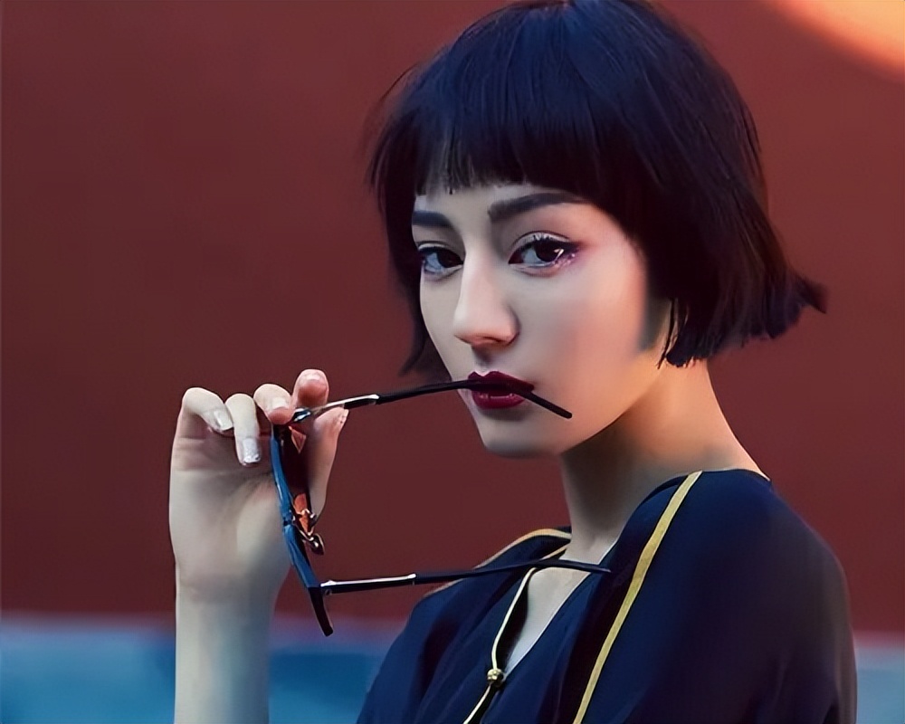 同样是“齐耳短发”，杨紫清爽减龄，迪丽热巴让人不忍直视