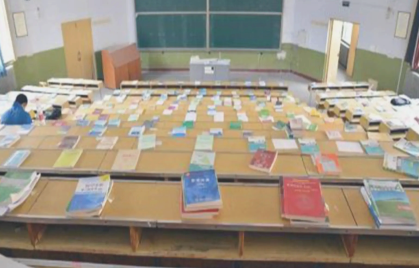 “清华学生又怎样，还不是高学历低素质！”清华教室实拍图引群嘲