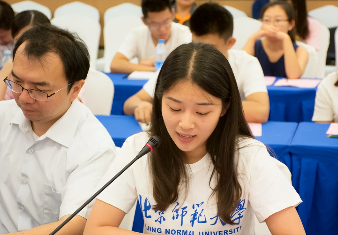 公费师范生的“心酸”，虽然赢在起跑线，却也像签了“卖身契”