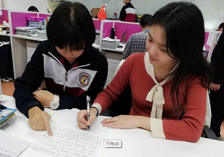 家长在试卷上的“签字”火了，教师连连称赞，孩子优秀是有原因的