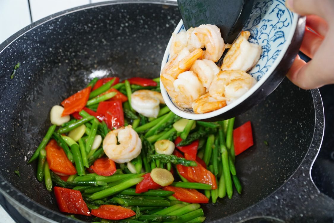 膳食纖維被稱為“長壽營養素”，春天的“菜王”含量高，建議多吃