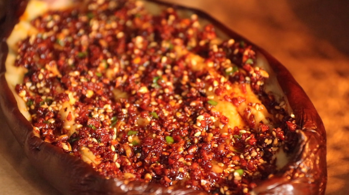 冬天里茄子还能这样吃，往里面打入一个鸡蛋，真香！别不懂吃