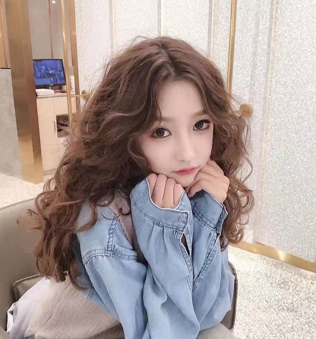 时尚的日系"羊毛卷",慵懒随意不失精致感,洋气显白不显老