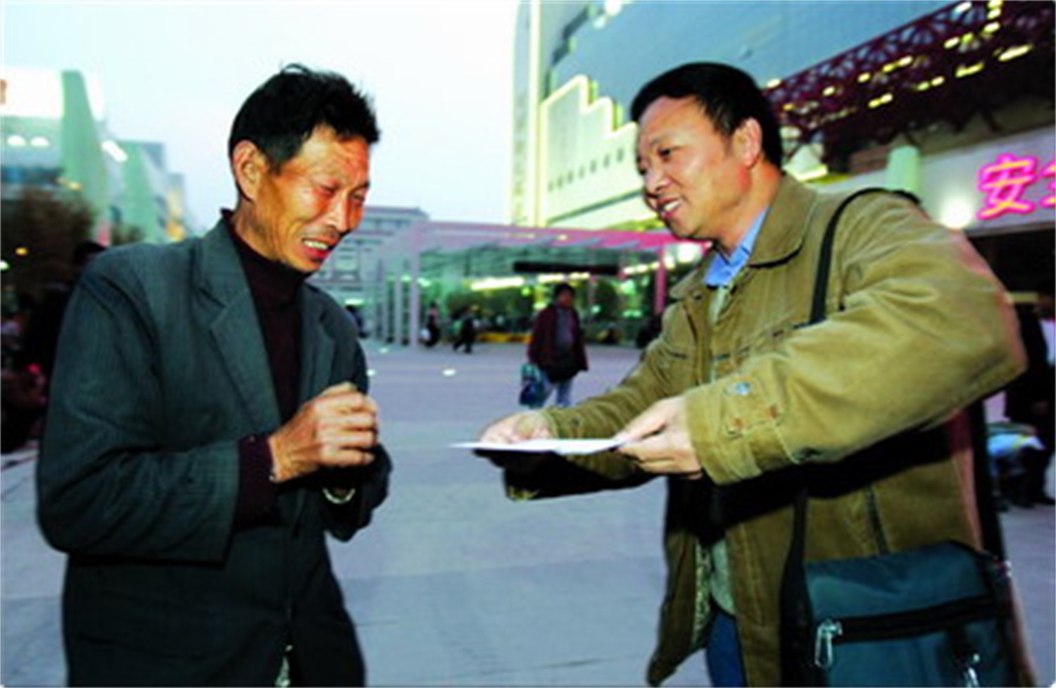 李绍为:千里背老乡尸首回家,却被死者亲人埋怨,事迹被拍成电影