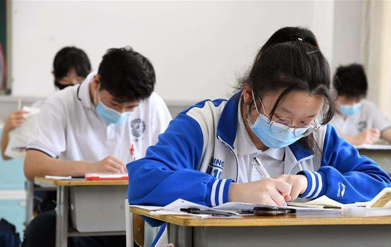 梁建章建议：“取消中考，模糊高考”，4年制中学毕业16岁上大学