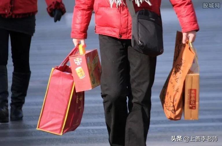 老师领结婚证，父母在家长群接龙买“高端礼物”，评论区热闹了