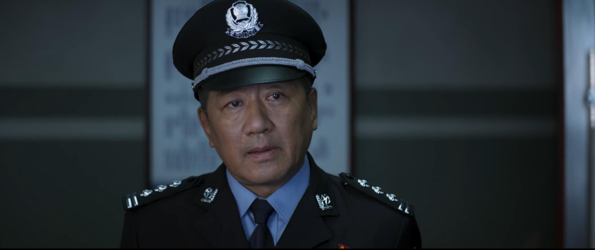 对决警局里谁是内鬼袁刚暴露太快或许无辜刘局反倒存疑