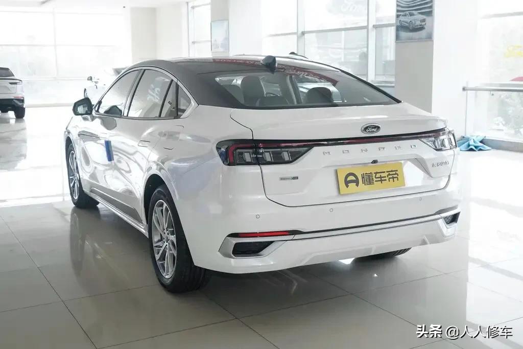 详解2022款福特蒙迪欧，2.0T 配8挡自动变速箱，官方售价15.98万起
