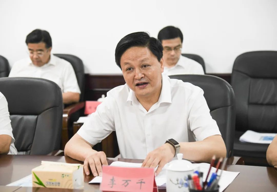 许忠建走访市人大常委会、市政府、市政协机关时强调 奋发图强 争先进位 齐心协力把怀化的工作做得更好