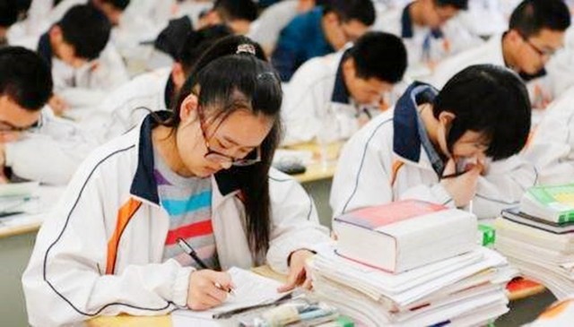 湖南高三女学霸戴宇菁：高考前夕白血病离世，遗嘱让师生泪目