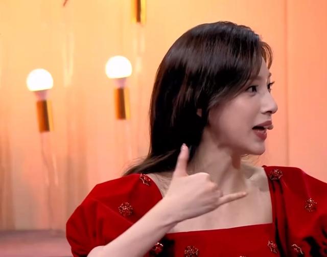 马凡舒：大一时期首登春晚，28岁凭春晚主持人成功出圈