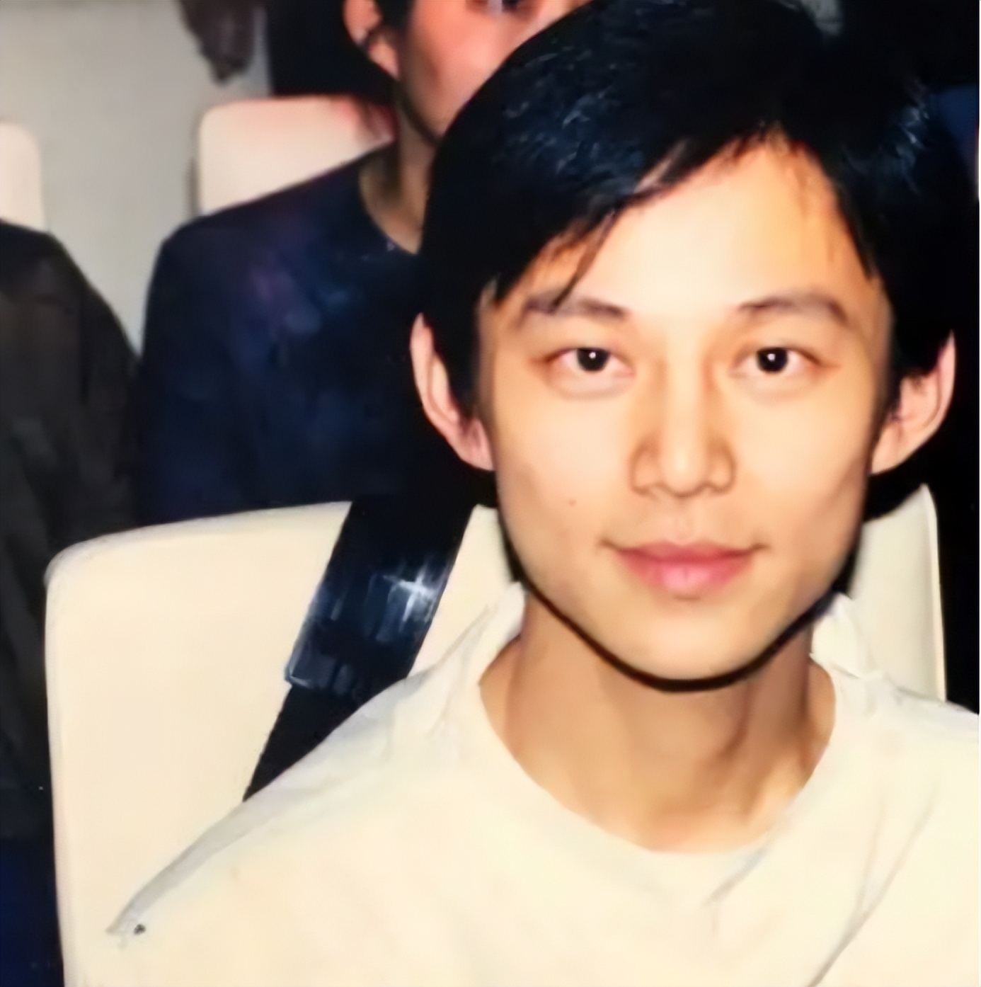 毕业后,央视就注意到了年轻的何炅,对他抛向了橄榄枝,可阿拉伯语这种