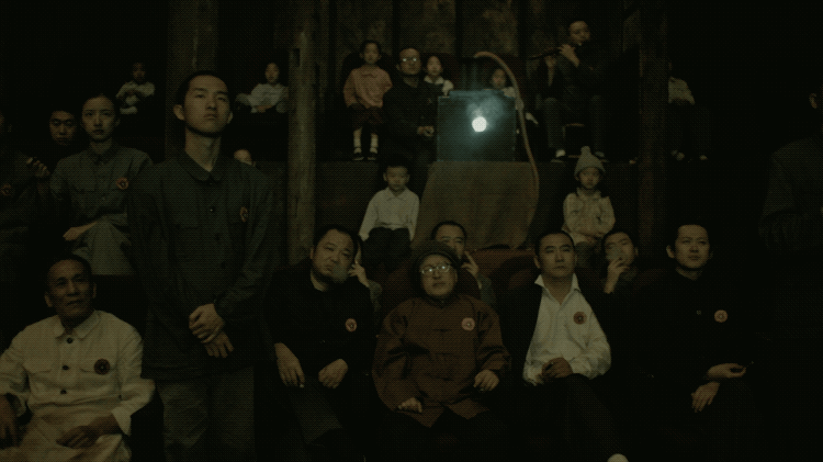 自称“野路子”出身，他却拍出口碑异常火爆的神片