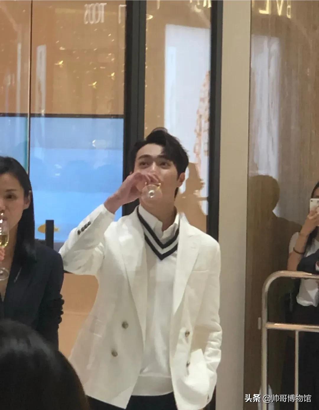 请欣赏许凯的顶级神颜