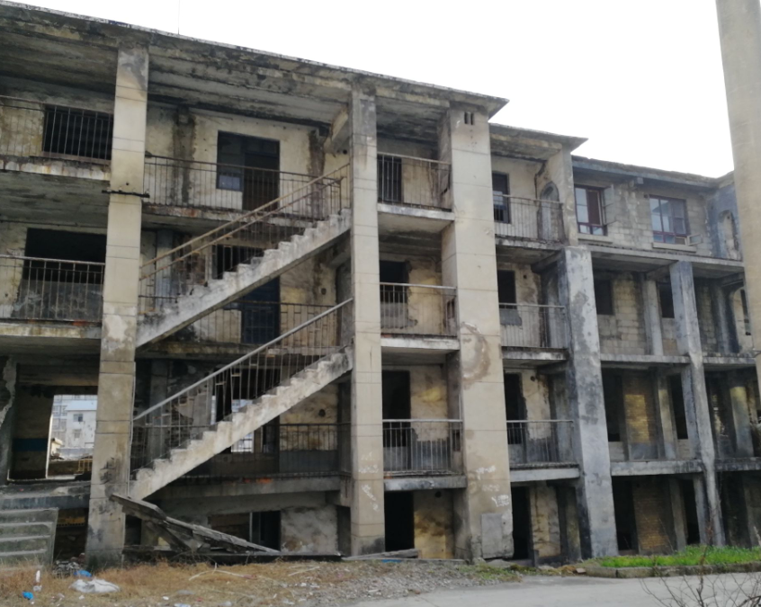 14年前，广东富豪投资700亿建中国第一高楼，结果却成第一烂尾楼
