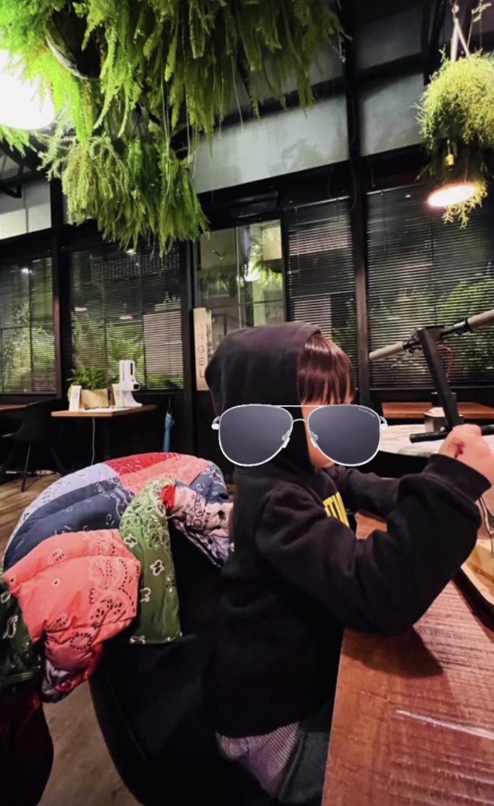 周杰伦愚人节NFT被盗，损失近300万，带儿子散心调节情绪画风有爱