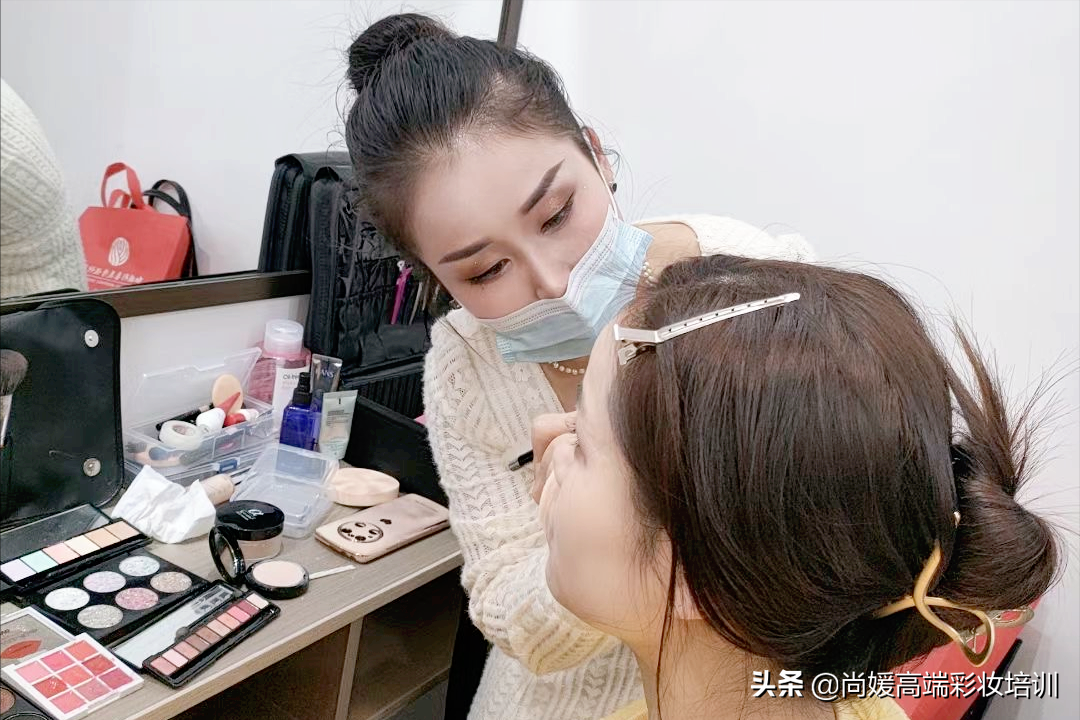 红媛美学院｜免费学习化妆班火热报名中