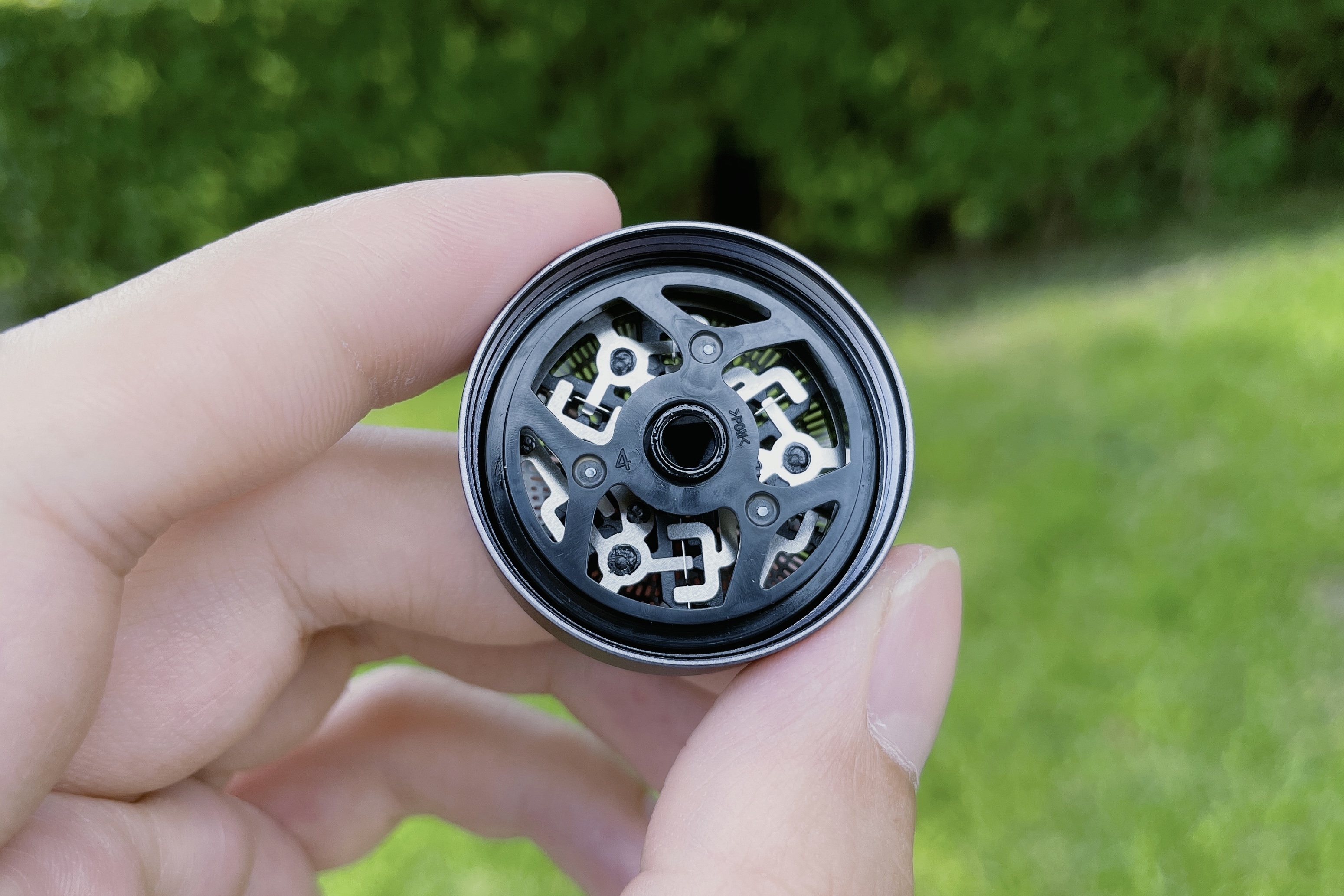 剃须刀都这么卷了？须眉T6M智能+闪充，功能四合一