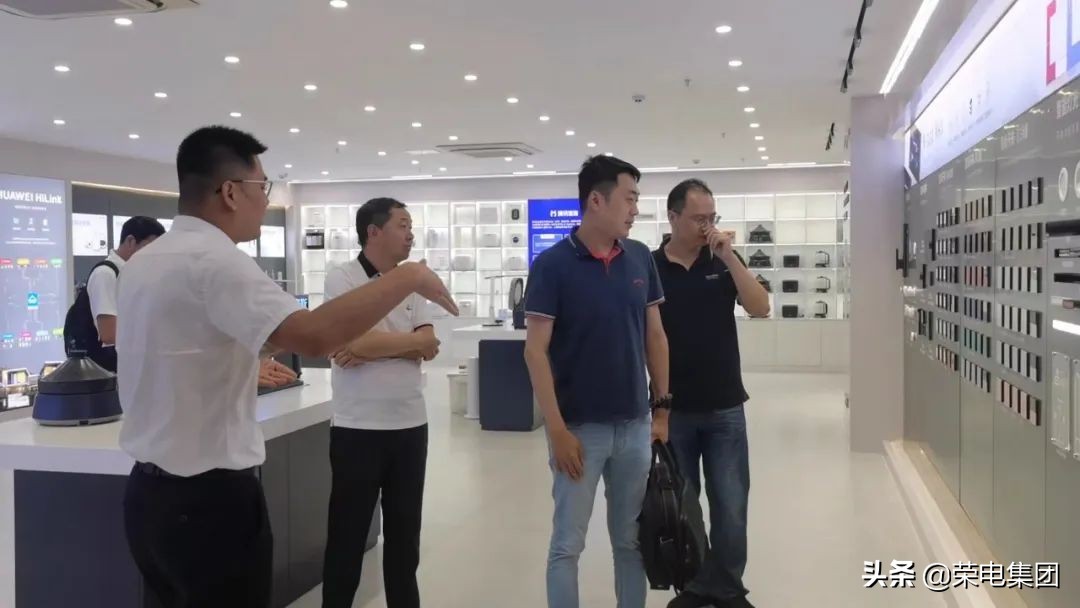 腾讯云领导一行莅临荣电集团3U生态产业园参观交流