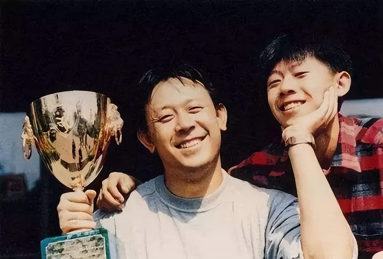 夏雨：与离异父母有隔阂，与高圆圆传绯闻，娶到袁泉三生有幸