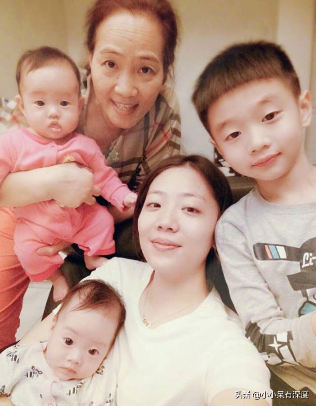 杨威晒照片，哇，小萌娃长成帅哥了！杨阳洋对双胞胎妹妹，特别好