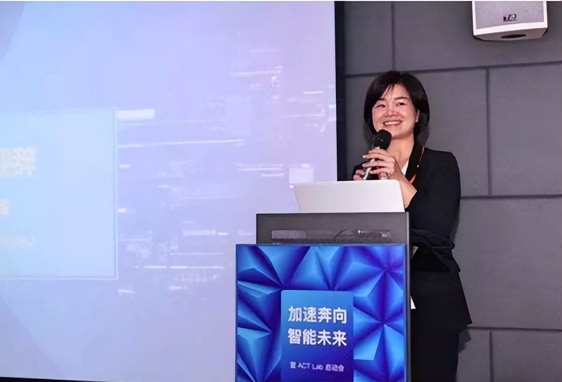 从小护士到百亿富豪，手握近8000项技术，从苹果公司赚百亿利润