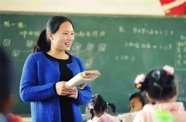 教师工资“迎改革”，3类“特殊身份”老师，退休后有望每月8000