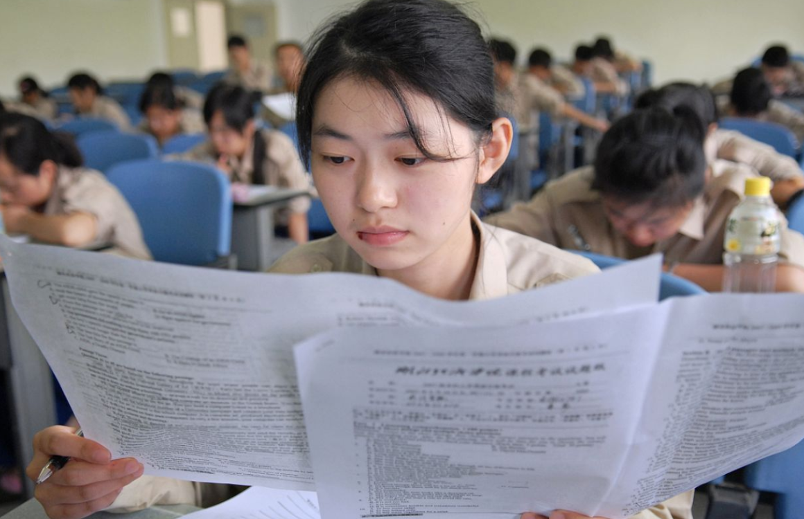 高考不理想且只有200多分，选择参军还是读大专，希望你没选错