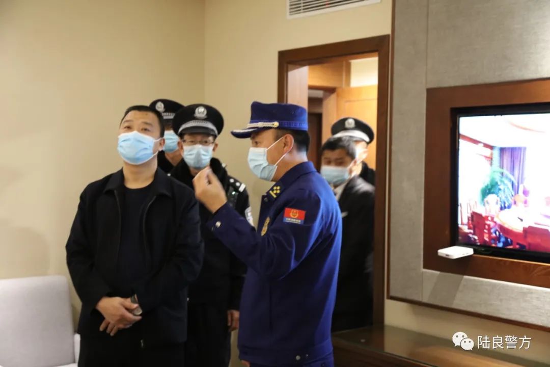 陆良县人民政府副县长、县公安局局长毕磊深入一线督导检查消防安全工作