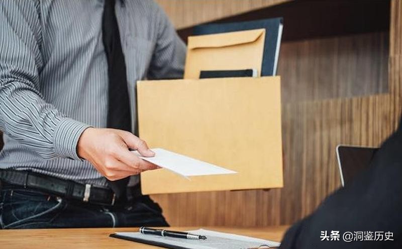 211大学高材生消失22年，被找到时仍蜗居出租屋，靠网络兼职度日