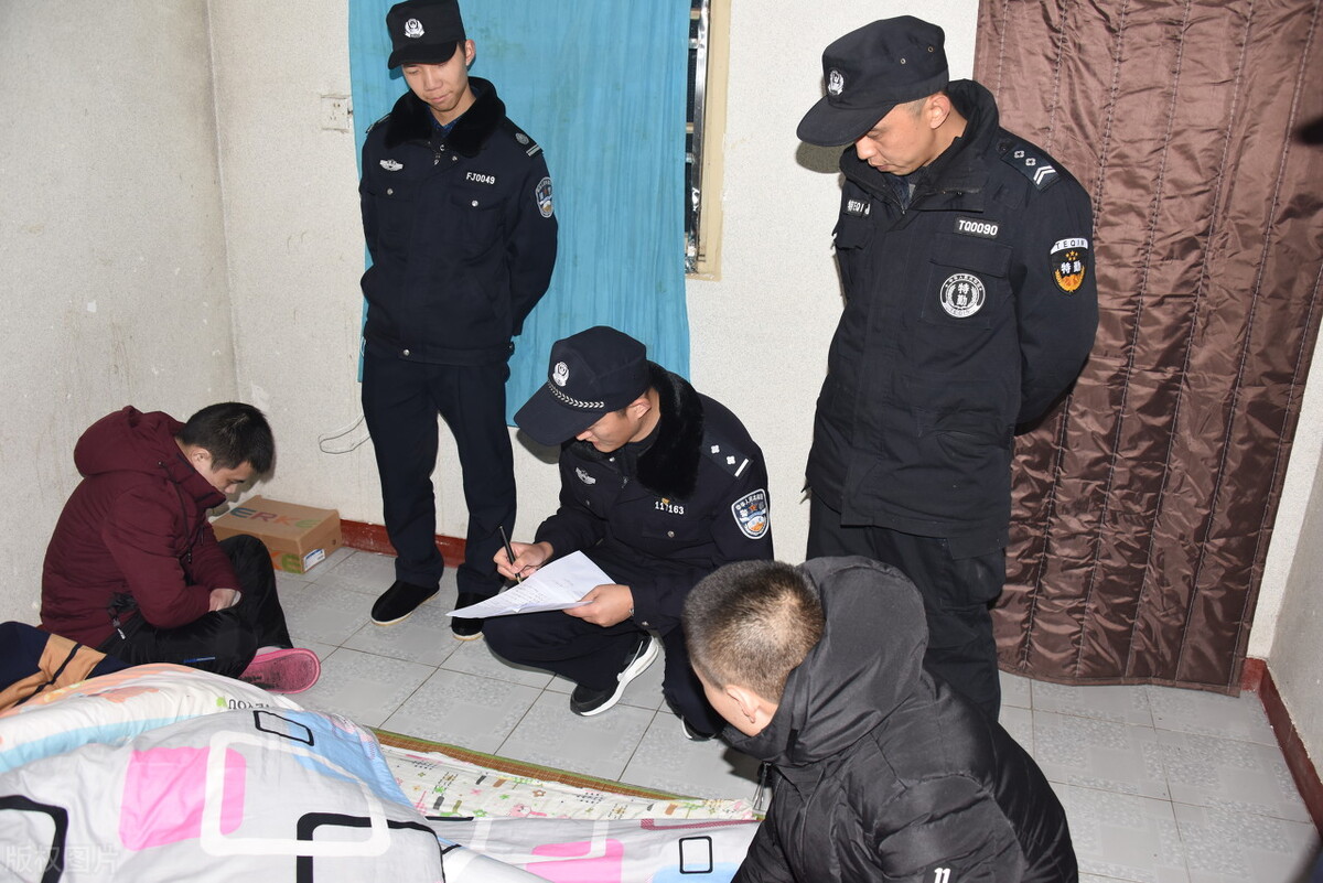 自学技术“翻墙”浏览境外色情网站，这种行为违法吗？