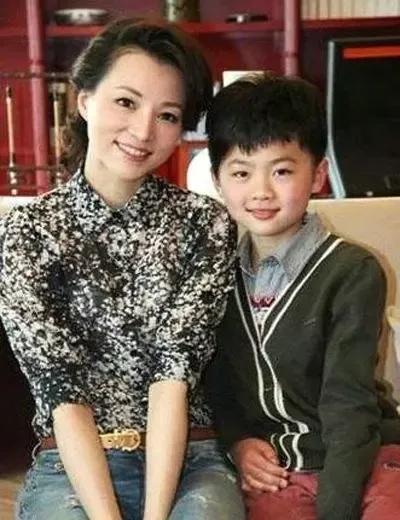董卿丈夫密春雷失联半年，收到处罚通知，旗下ST海医作退市整理