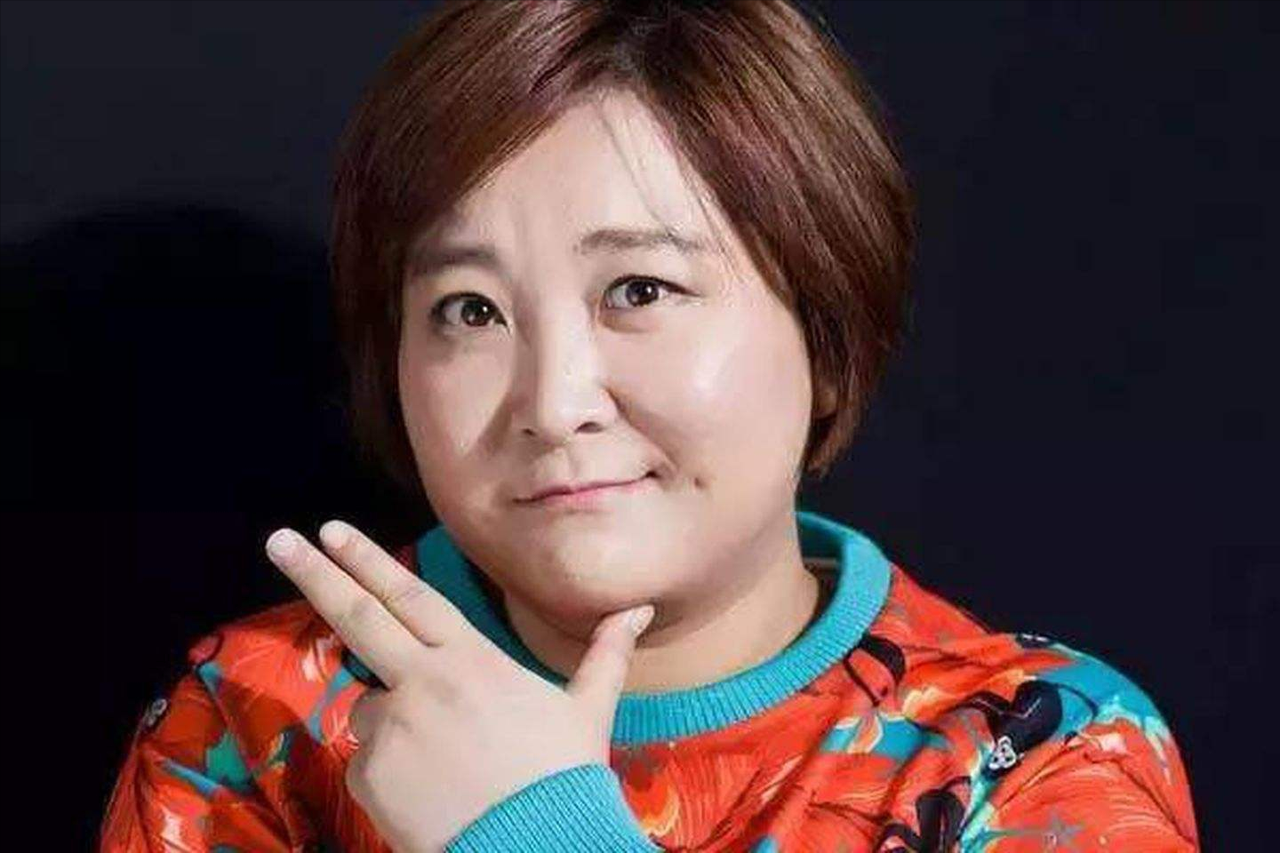 孙集斌贾玲结婚照(喜剧演员贾玲:放弃爱情"嫁"事业,40岁仍未婚,背后有