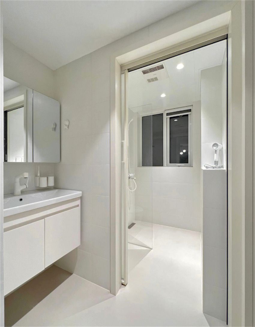 武汉女孩自装65㎡居室：全屋白色“家徒四壁”，网友：妈见打