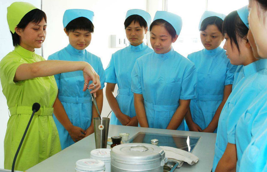 医学类专业什么最“吃香”？护理学排名第5，前三甲让人眼前一亮