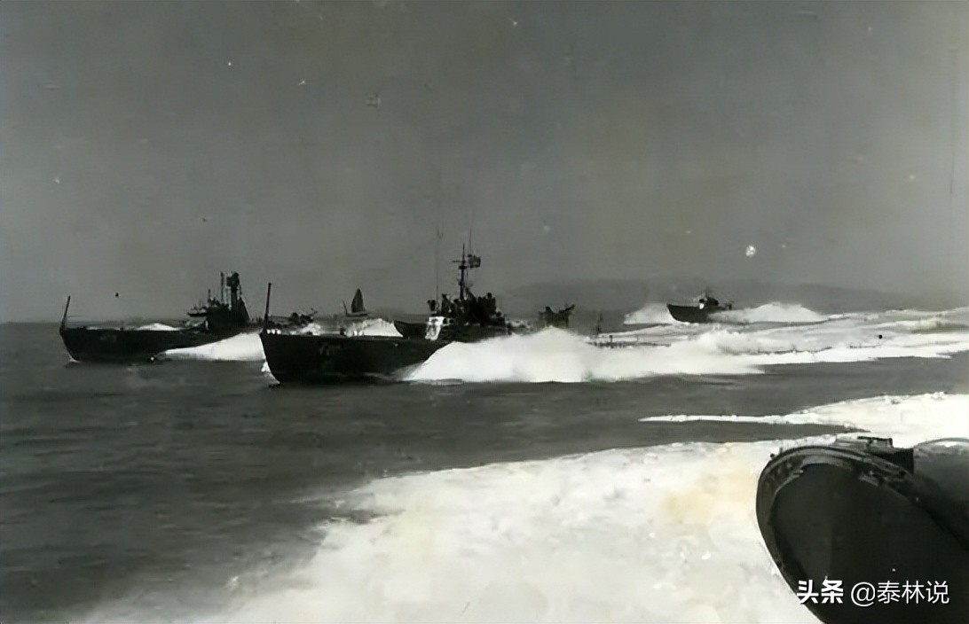 1954�꣬�Ҿ����׿�ͧҹϮ���˻�����ʧȥĿ�꣬ͻȻ�н��ƹ�һ��